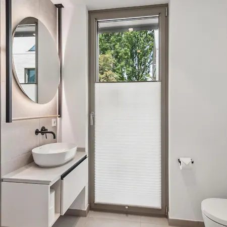 アパート In With Kitchen