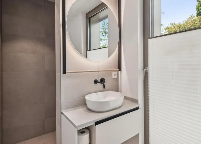 In With Kitchen Tossens